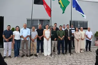 🇧🇷✨ Nesta manhã, realizamos o hasteamento das bandeiras em alusão ao 7 de Setembro, r...