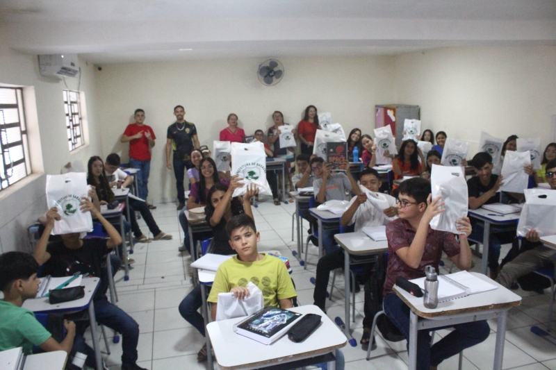 Entrega dos Kits Escolares