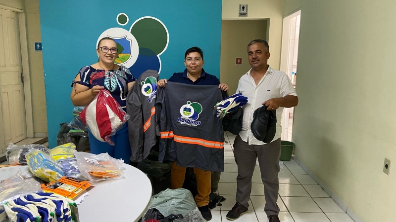 Entrega de EPIs para os servidores