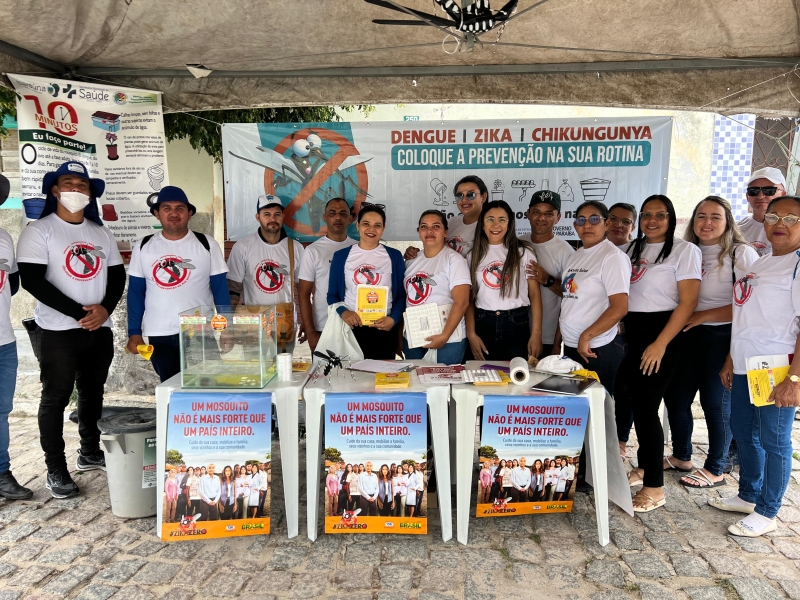 Mutirão de combate à dengue na microárea da agente de saúde Nayara
