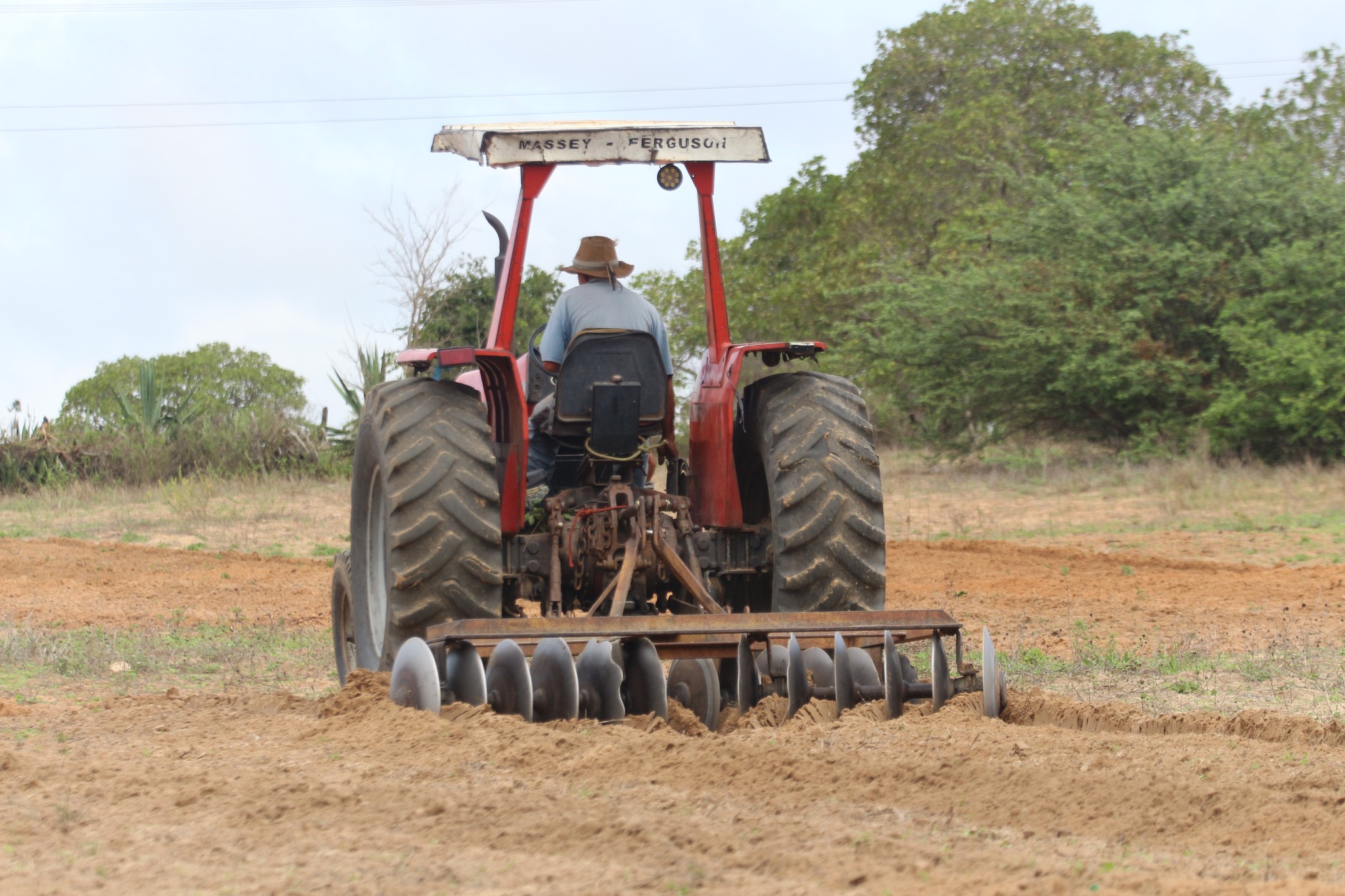 Início dos cortes de terra do Programa Amigo do Agricultor!