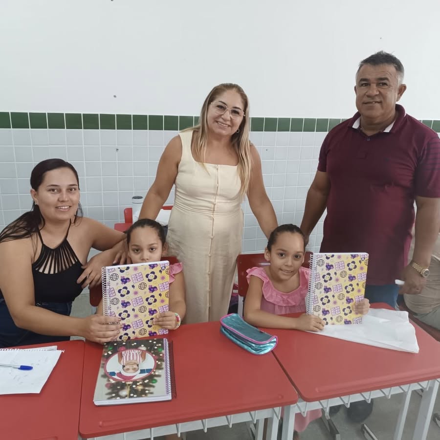 Prefeitura de Baraúna Entrega Kits Escolares para Alunos da Rede Municipal
