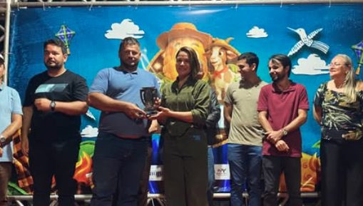 Produtores são homenageados durante a 1ª Caprimilho com premiação do Torneio Leiteiro